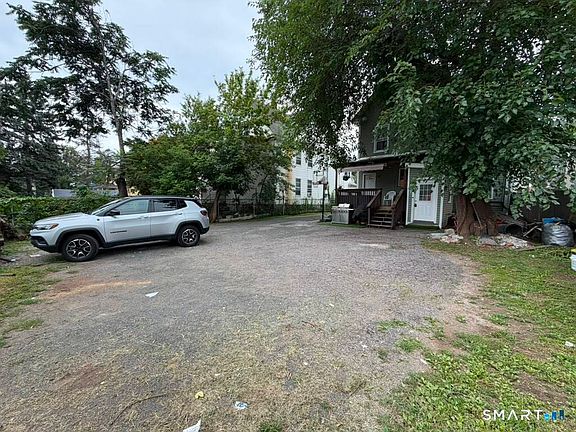 3rd image of 844 Colorado Ave