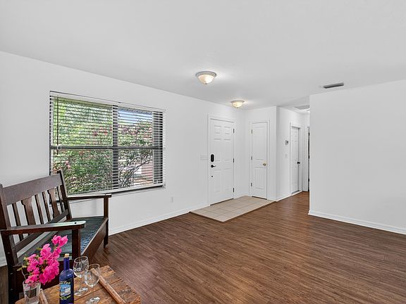 4th image of 355 Biscayne Ave