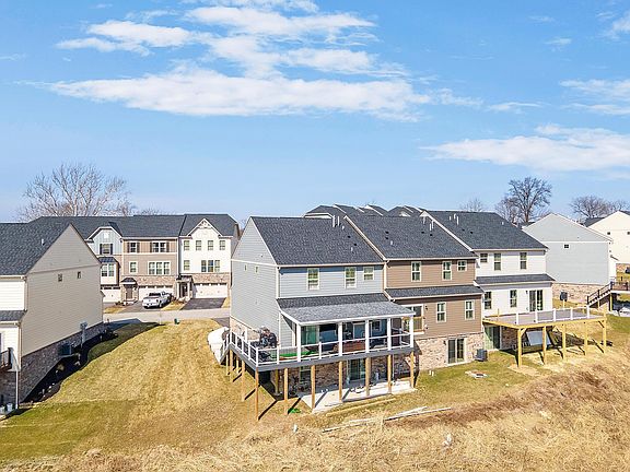 3rd image of 6001 Augusta Ln #6001