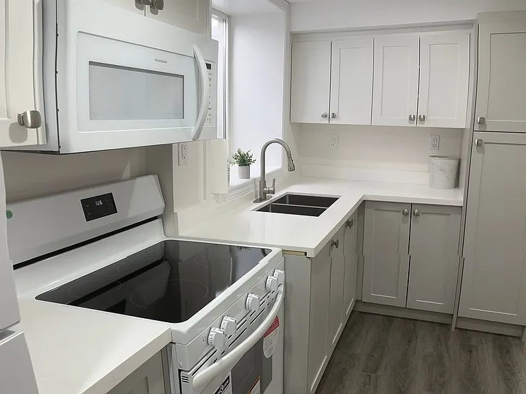 28 Barker Pkwy — Photo 8