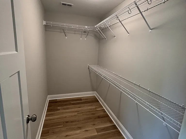 575 S Glover St — Photo 17