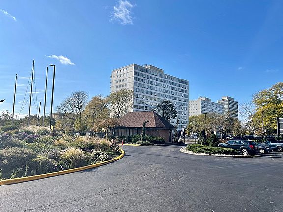 3rd image of 606 E Woodland Park #505