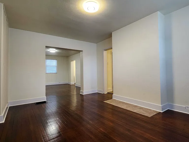 513 Margaret St — Photo 4