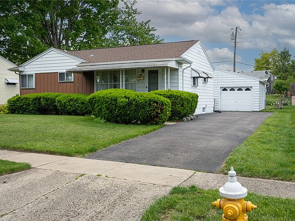 3rd image of 582 Travis Dr