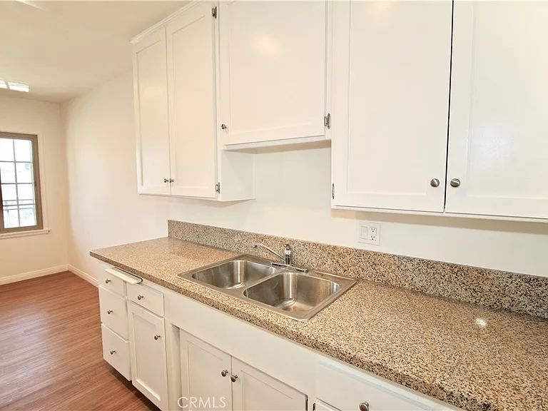 6951 Simpson Ave #10 — Photo 3