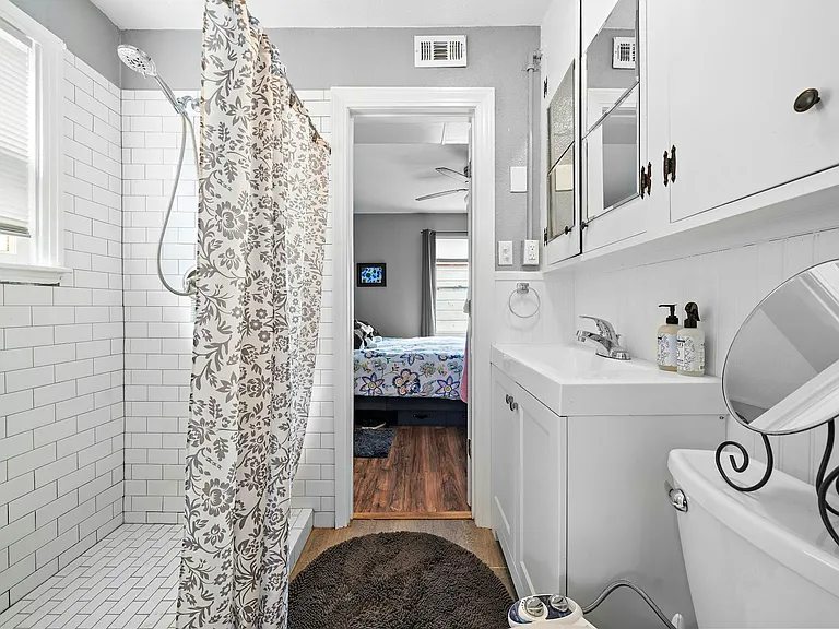 609 Sealy St #1 — Photo 7