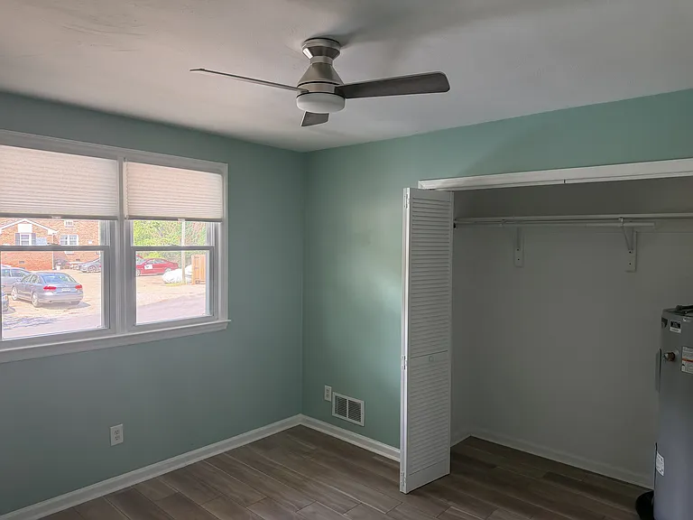 2705 Pretty Lake Ave #B — Photo 5