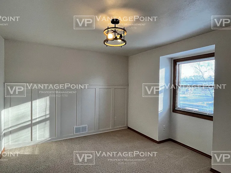 471 Taft St — Photo 12