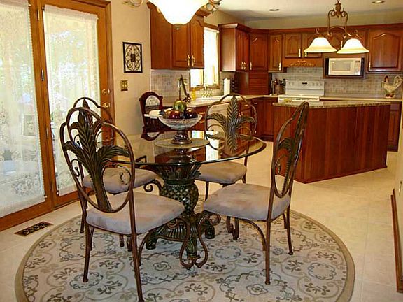 4th image of 313 Vista Ct
