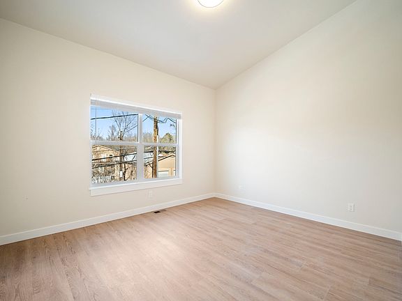 5th image of 824 E Moreno Ave #B-1