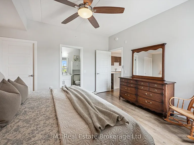 35 Kingsbury Sq #215 — Photo 19