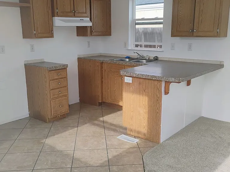 1201 S Chestnut St — Photo 16