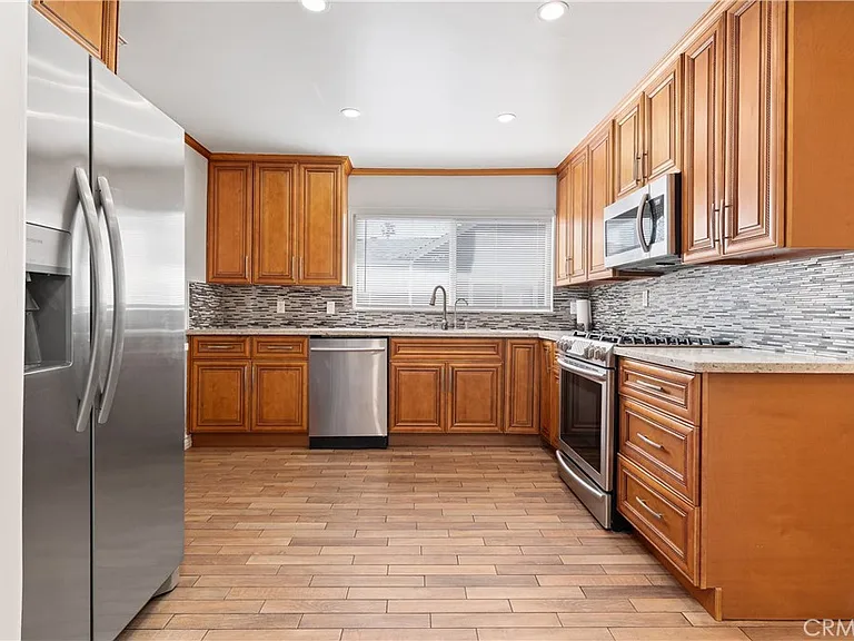 766 N Alexandria Ave — Photo 22