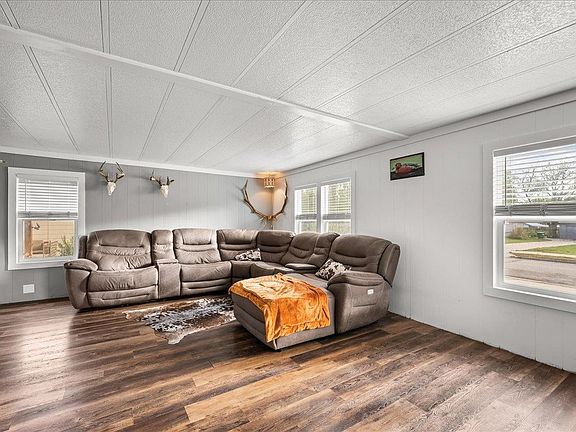 3rd image of 211 S Main St