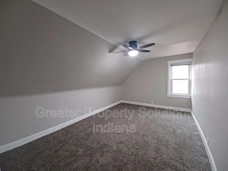 1719 Sheridan Aveupper — Photo 4