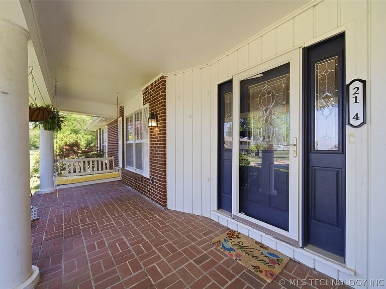 Listing photo 3