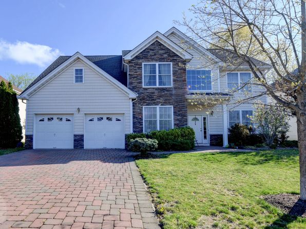 26 Pine Ln