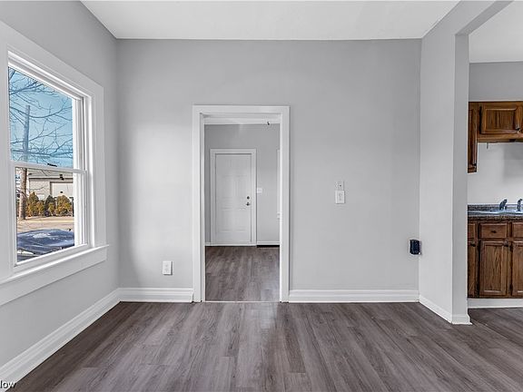4th image of 12937 W Erwin Ave