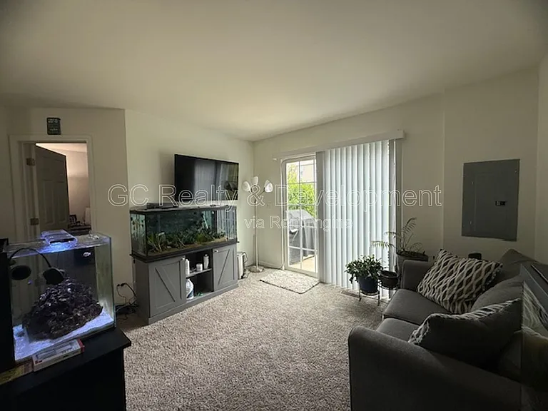 1064 Turin Dr — Photo 12
