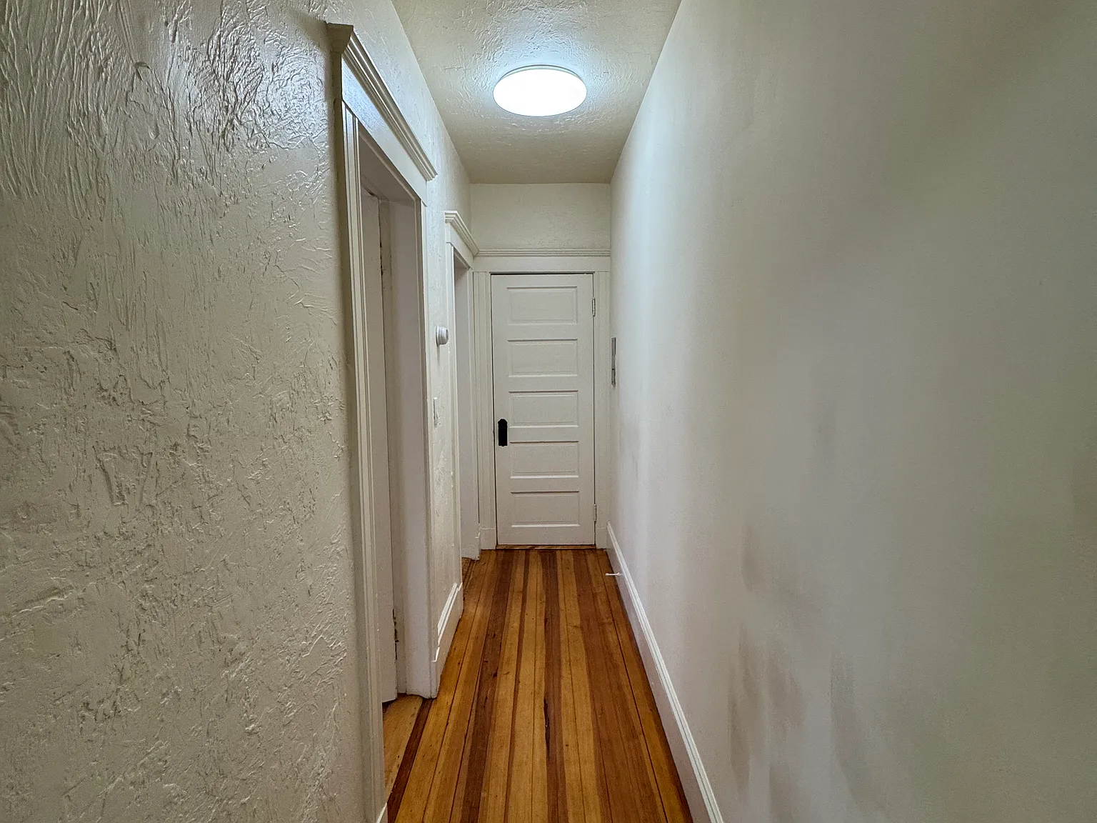 2 bed, 9999 sqft, $2,400 — Photo 2