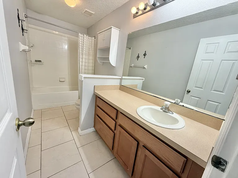 609 Cresting Oak Cir #1 — Photo 12