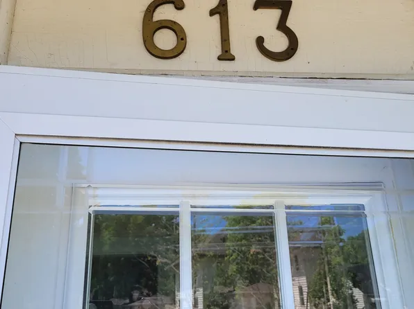 613 7th St, Brookings, SD 57006
