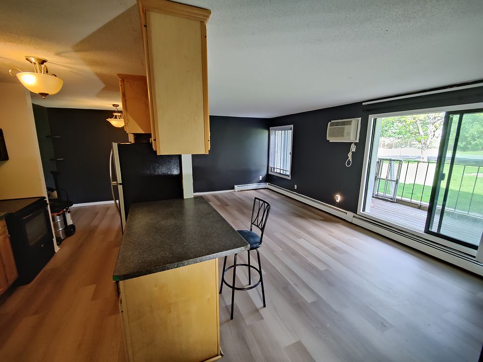 Open floor plan - living/kitchen/dining room