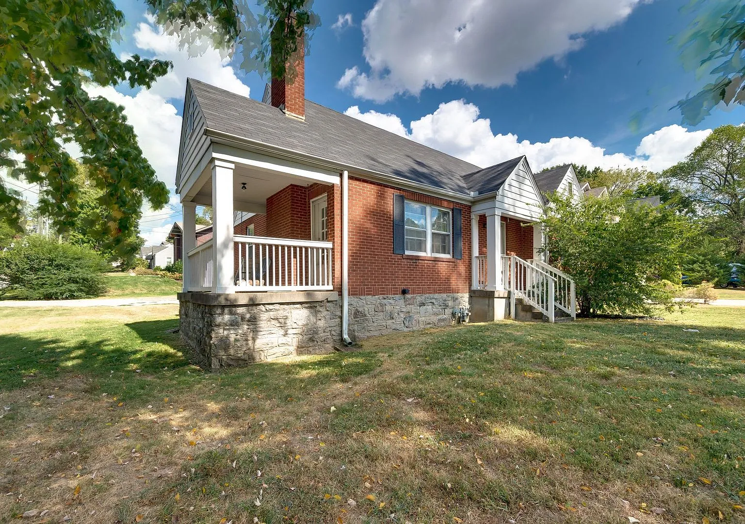 Awesome 2-bedroom, 1-bathroom home in the heart of Green Hills! — Photo 3