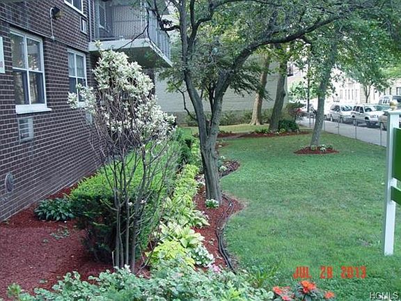 View of Front Yard
