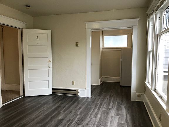 4th image of 5208 Brooklyn Ave NE APT 3A