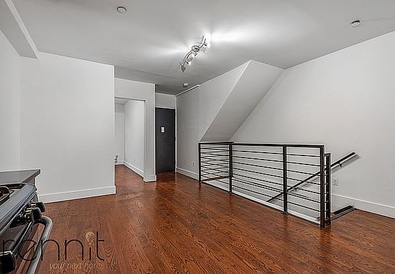 2nd image of 824 Dekalb Ave #1