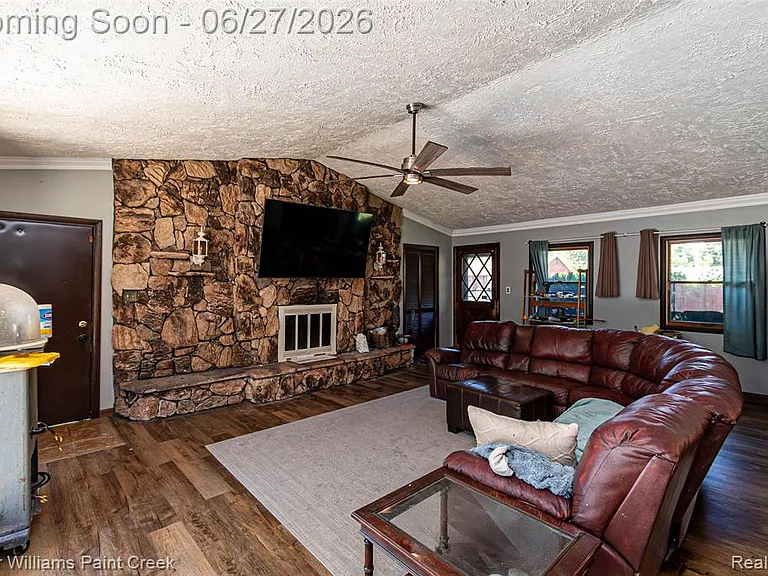 20510 Luna St — Photo 7