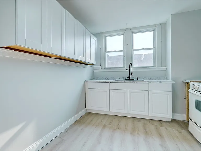 2247 Clifford Ave #UP — Photo 7