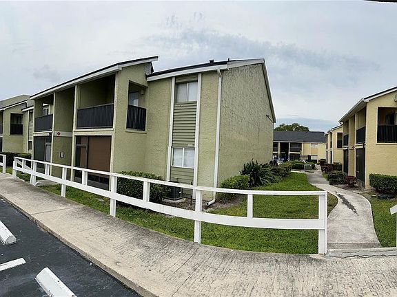 2nd image of 946 Lake Destiny Rd Unit E