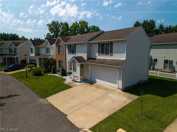 1271 Oxford Cir, Akron, OH 44312