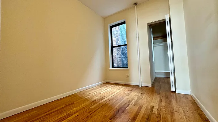 Rented by HOLTON REAL ESTATE INC. | media 22