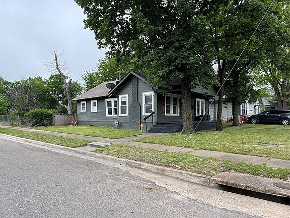 2nd image of 2300 Lyle Ave