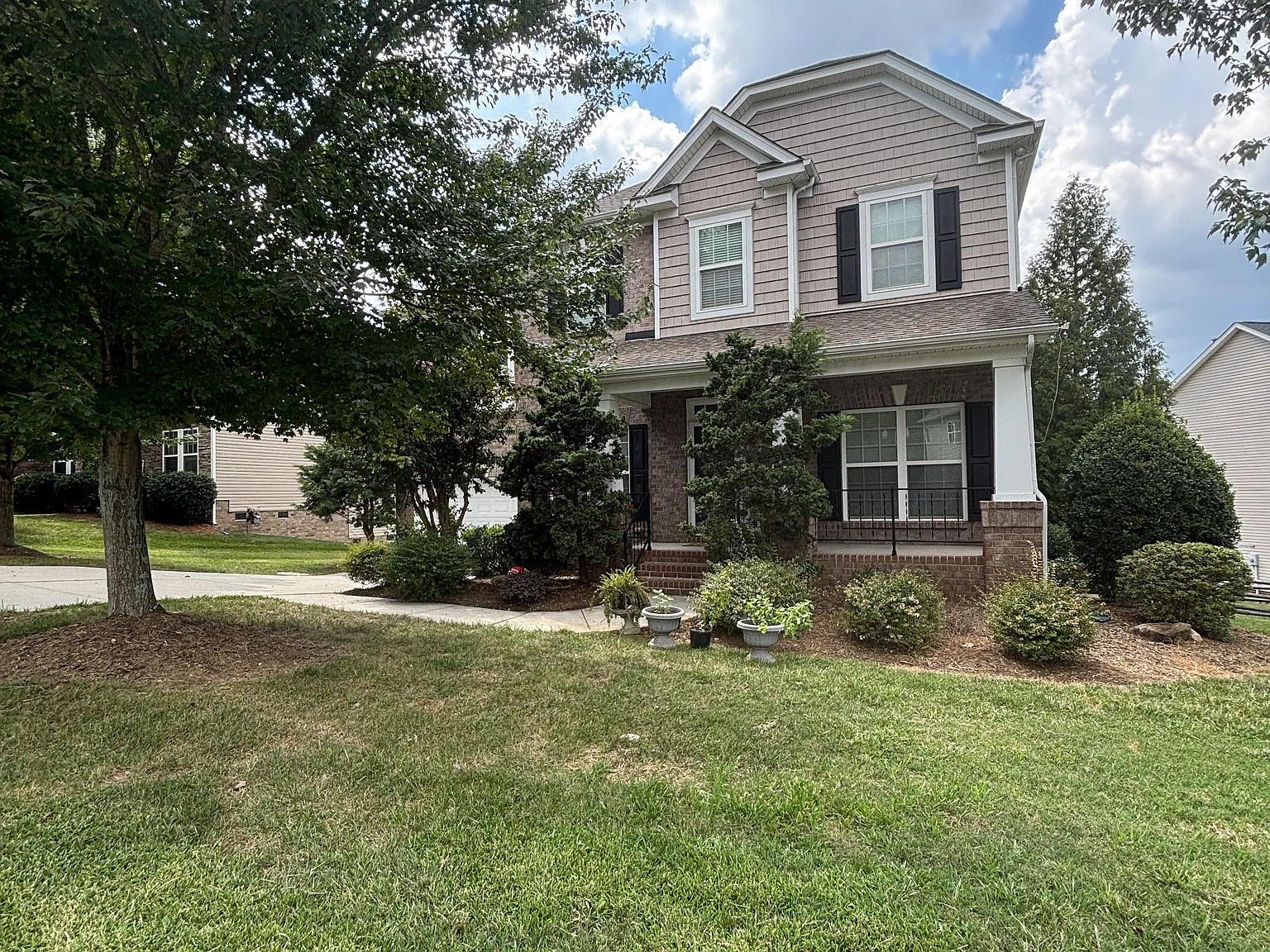 5 bed, 3800 sqft, $3,450 — Photo 4