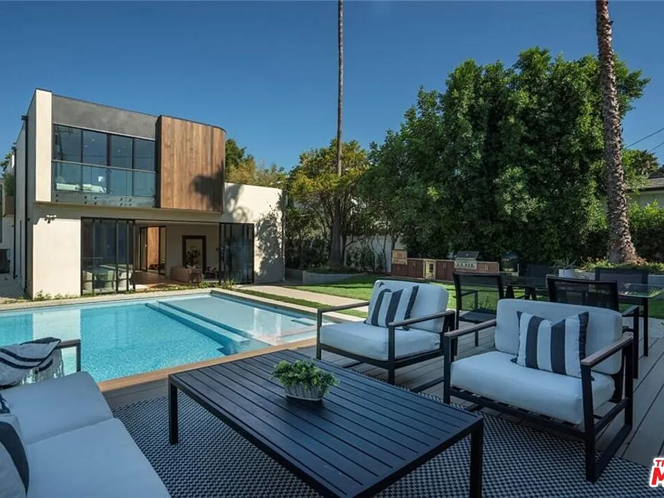4939 Petit Ave