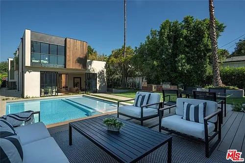 4939 Petit Ave Photo 1