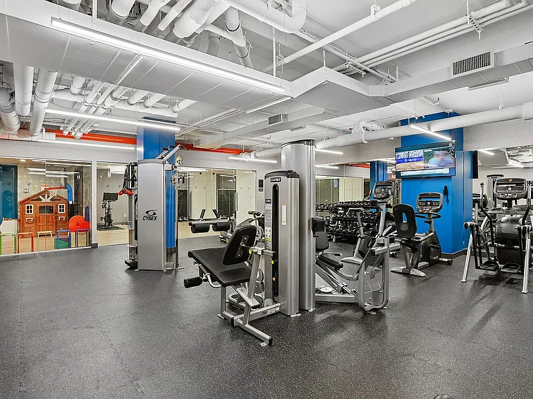 501 E 74th St #3D — Photo 16