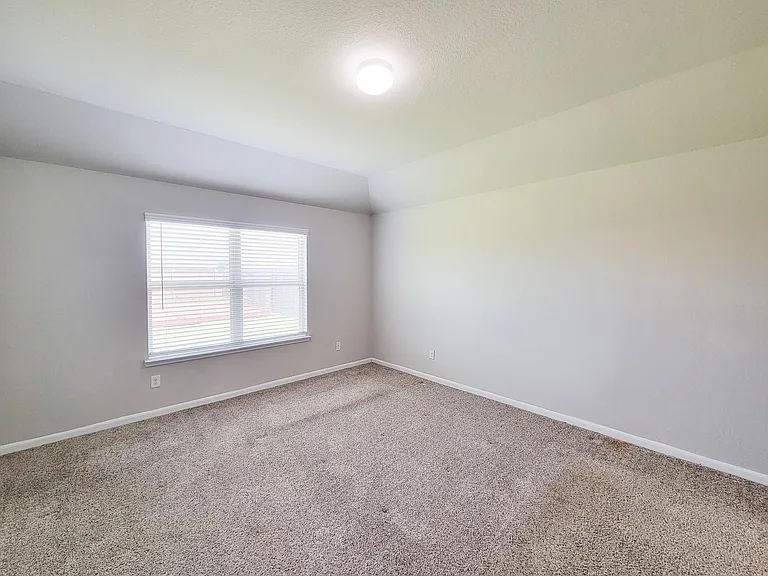 29614 Breakwater Dr — Photo 32