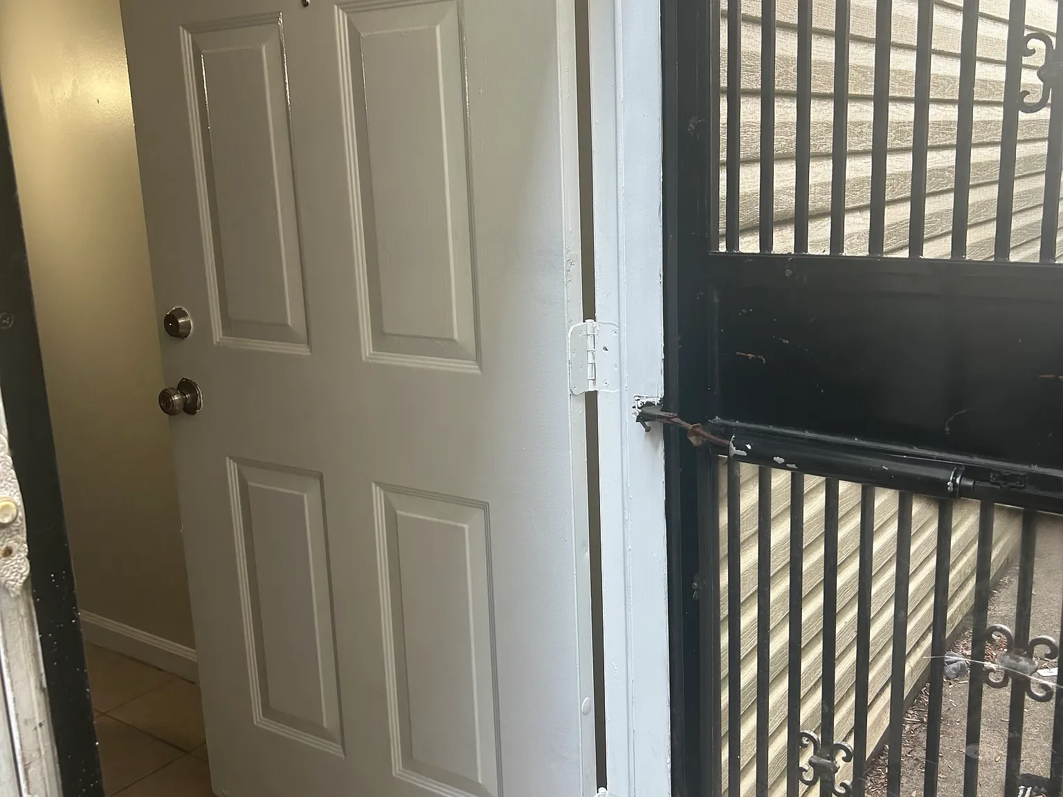 2 bed, $2,000 — Photo 2