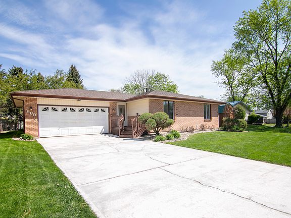 2nd image of 860 Pheasant Dr