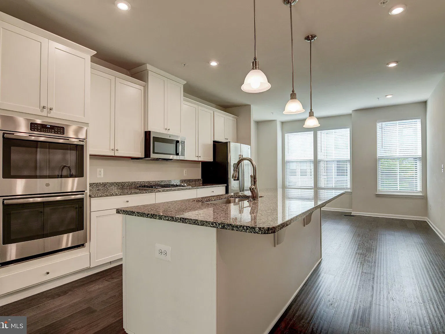 4 bed, 5.0 bath, 2892 sqft, $3,600 — Photo 2