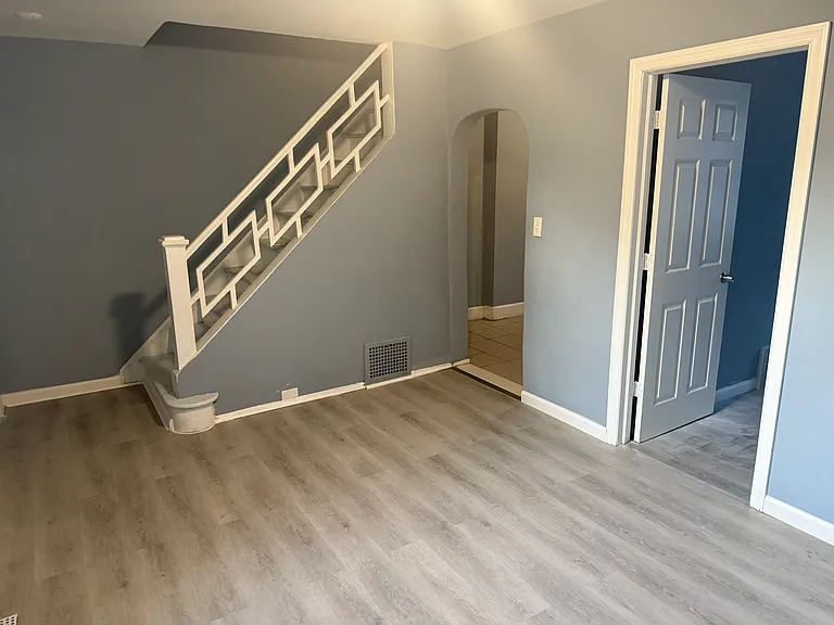 4 Langley Pl #4 — Photo 4