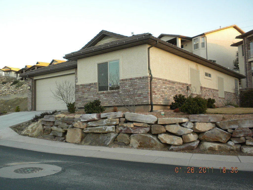 Building Photo - 2391 S Canterbury Rd