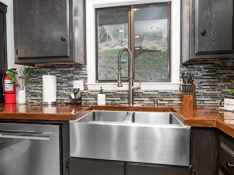 24166 Cresta Dr — Photo 3