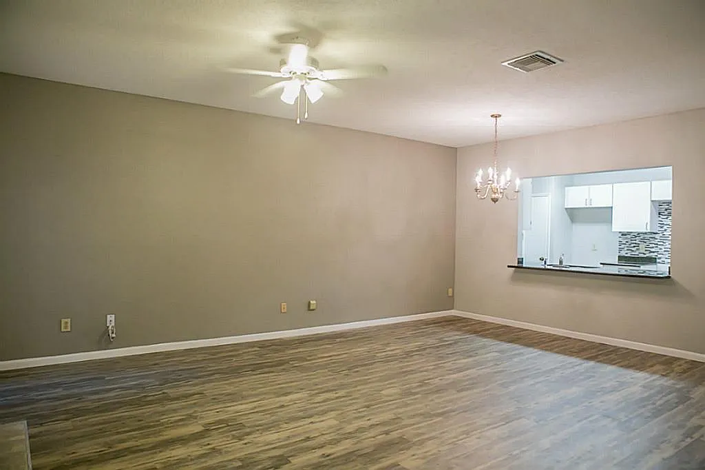 2 bed, 2.5 bath, 1640 sqft, $1,700 — Photo 2