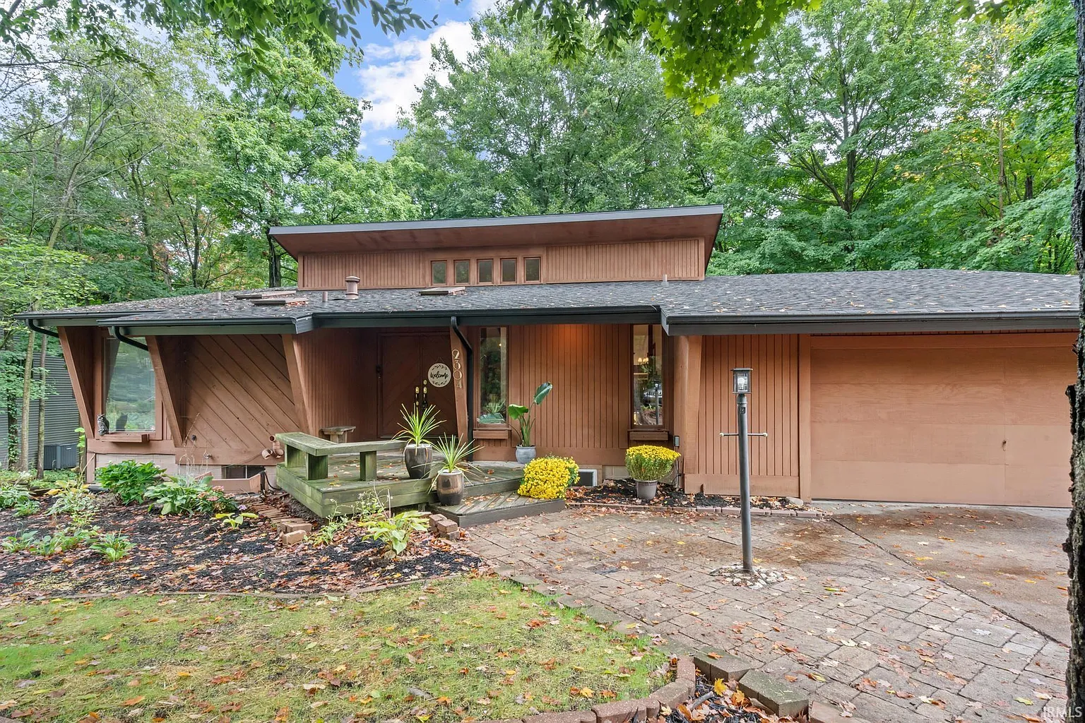 2304 Trailridge S photo 1